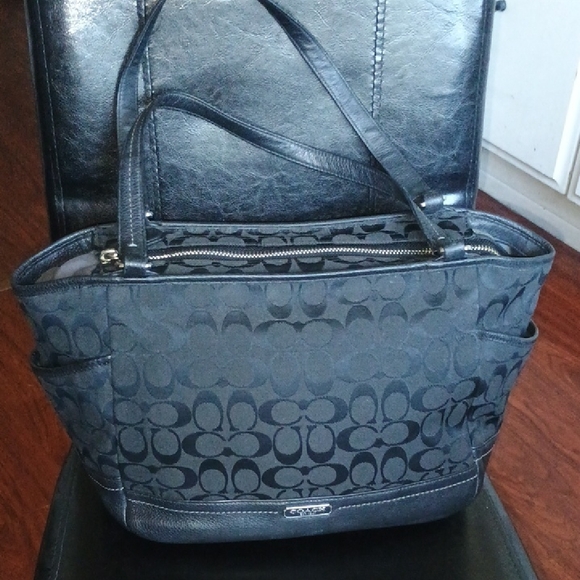 Coach Black Signature Shoulder Bag - Picture 9 of 12